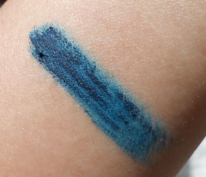 Sigma Beauty Standout Eyes Gel Liner Standout Peacock swatch on hand