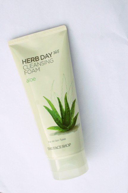 The Face Shop Herb Day Cleansing Foam Aloe Review1