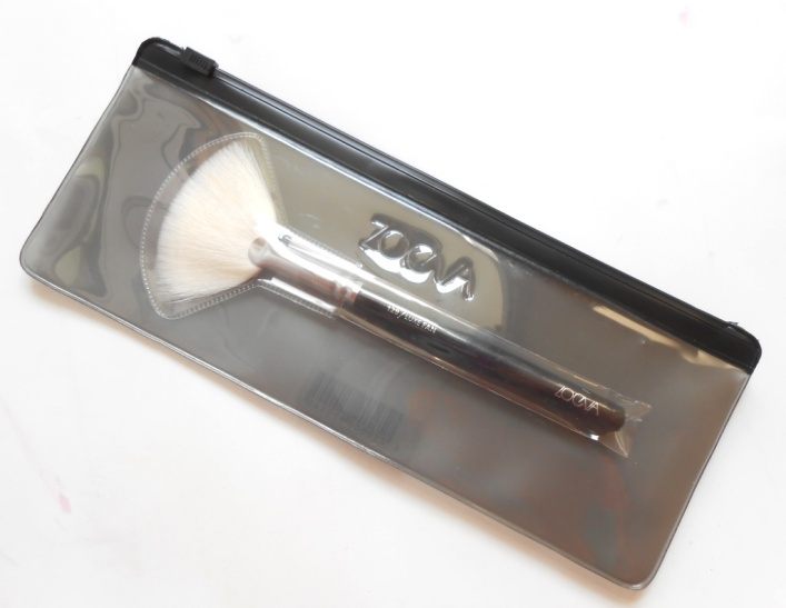Zoeva 129 Luxe Fan Brush in outer packaging