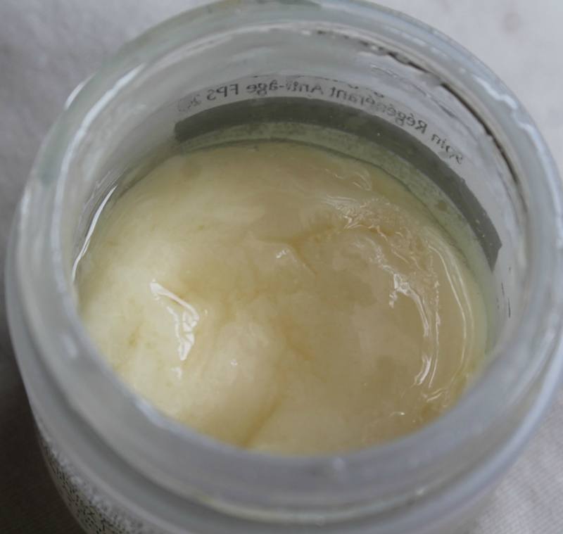 Algenist Regenerative Anti-Aging Moisturizer SPF 20 Review Cream Close up