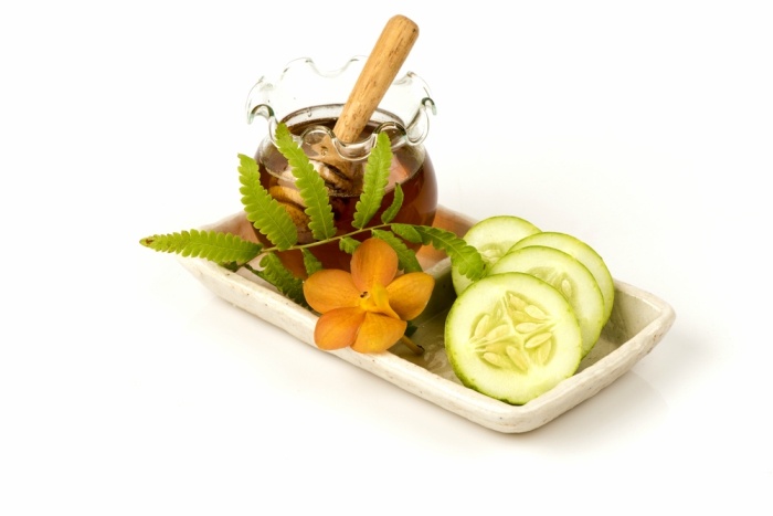 Face mask with cucumber and honey suitable for normal. Dull skin and help moisturize dry skin. Add the white and soft.