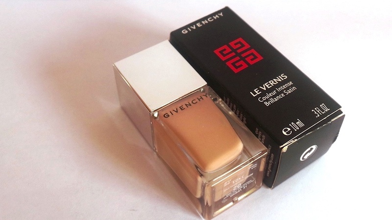 Givenchy Le Vernis Nail Lacquer 02 Beige Mousseline outer packaging