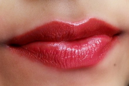 KleanColor Everlasting Lipstick 733 Earth swatch on lips