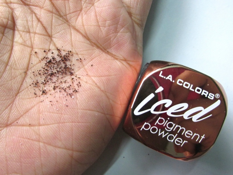 L.A. Colors Iced Pigment Powder Toasted Texture
