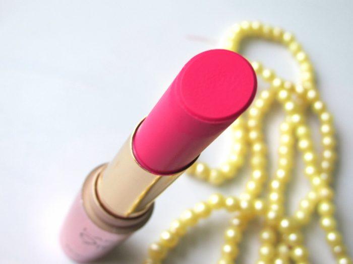 Lakme 9 to 5 Primer Matte Lipstick Pink Post Close Up