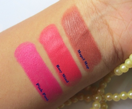 Lakme nine to five Primer Matte Lip Color Maple Map Review Hand swatch