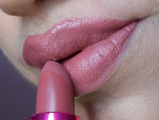 Loreal Paris Rouge Magique Lipstick Beige Reveur lip swatch