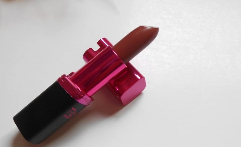 Loreal Paris Rouge Magique Lipstick Beige Reveur outer packaging