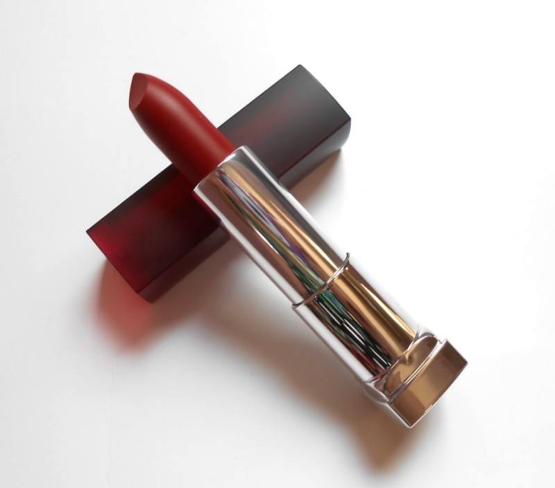 Maybelline The Powder Mattes Colorsensational Lipstick Noir Red bullet shape