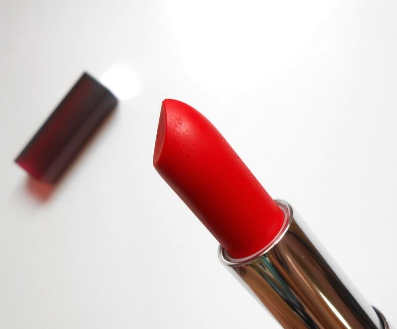 Maybelline The Powder Mattes by Color Sensational Reddy Red Lipstick closeup