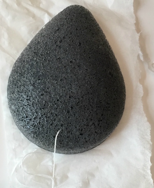 The Face Shop Charcoal and Konjac Cleansing Puff Review open droplet
