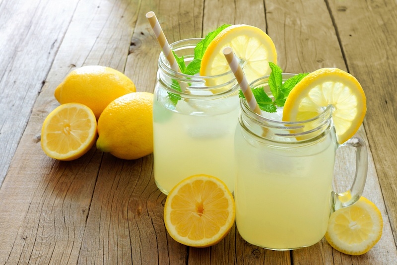Weight loss lemonade in mason jars