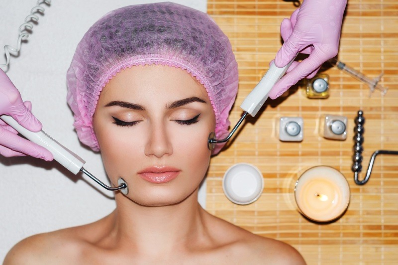 Galvanic Facial Treatment For Acne | Makeupandbeauty.com