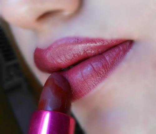 LOreal Paris Rouge Magique Lipstick 908 Purple Comtesse Review Lip Swatch