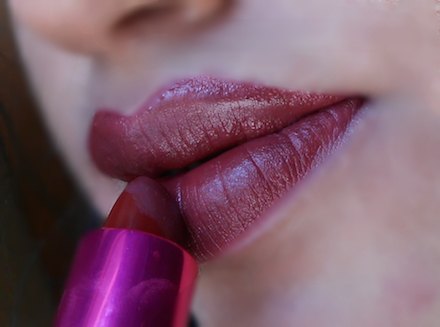 Loreal Paris Rouge Magique Lipstick The Fort lip swatch