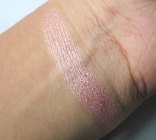 Makeup Revolution London Skin Kiss Highlighter Peach Kiss Review Hand Swatch