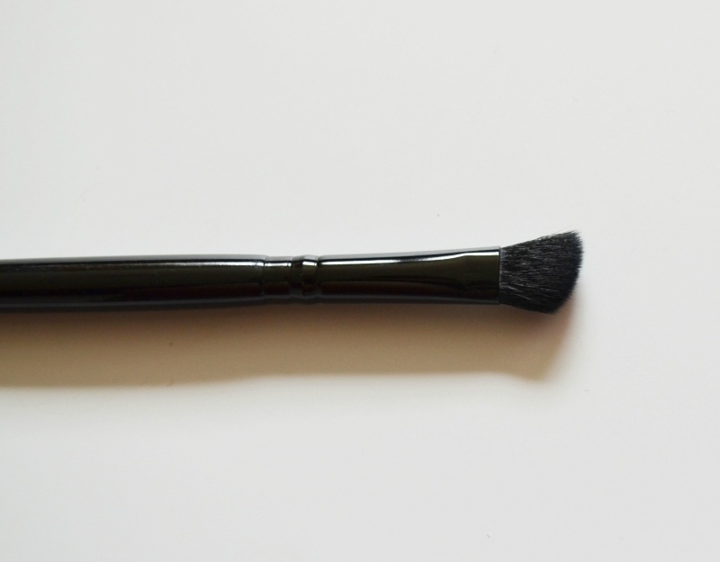 Makeup Revolution Pro E102 Eyeshadow Contour Brush Review Brush