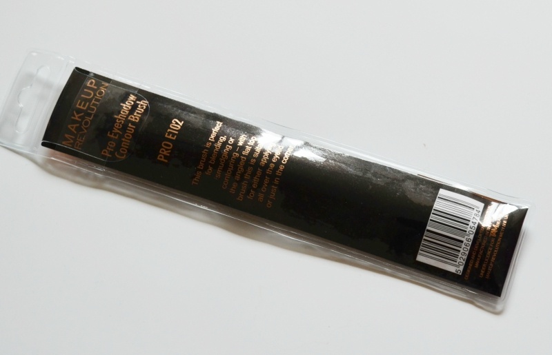 Makeup Revolution Pro E102 Eyeshadow Contour Brush Review Packaging Back