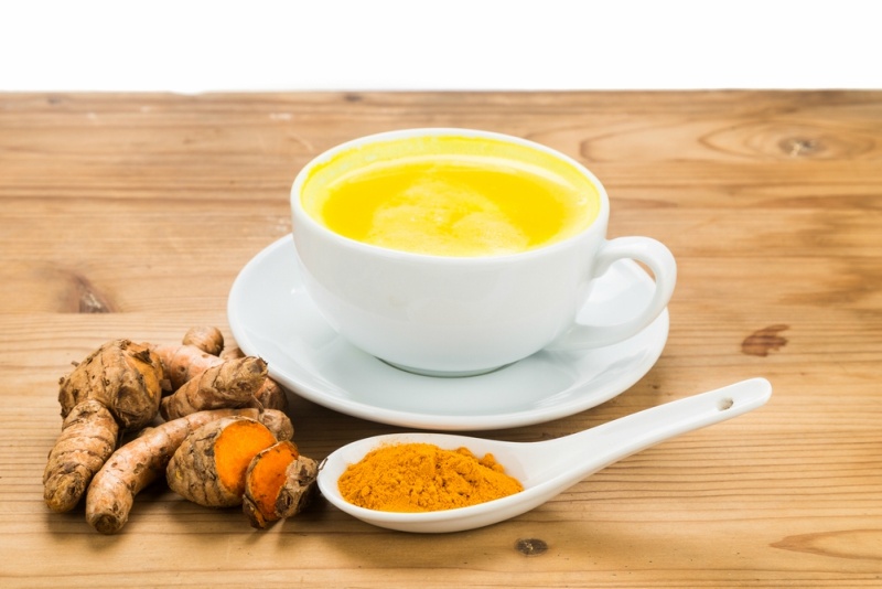 Turmeric with milk drinks good for beauty and health