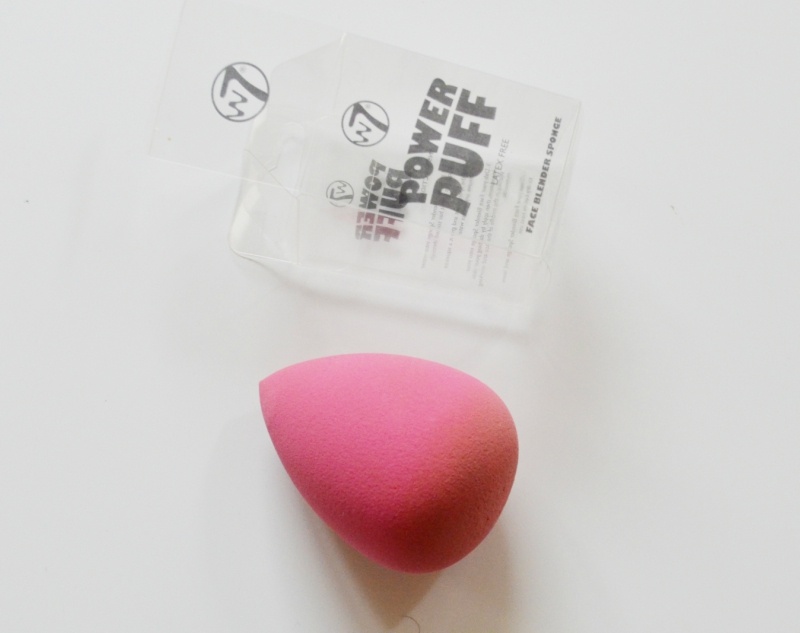 W7 Power Puff Face Blender Sponge Review Open with Cover 2