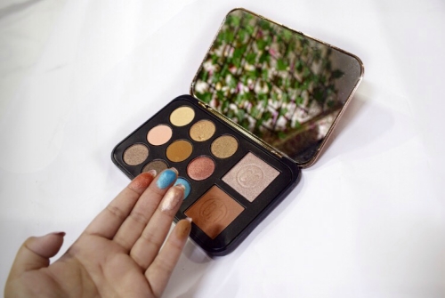 BH Cosmetics Bronze Paradise Eyeshadow, Bronzer and Highlighter Palette Review Finger Swatch