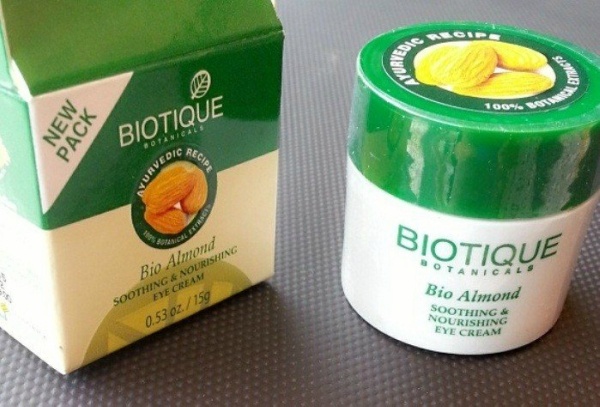 Biotique-Bio-Almond-Soothing-and-Nourishing-Eye-Cream-Review2