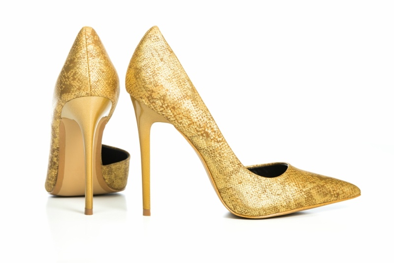 Classic stiletto high heels shoes in golden snake-print design