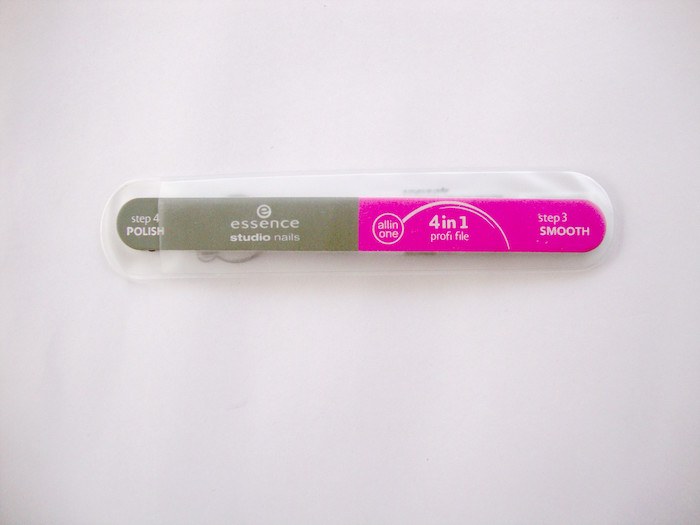 Essence Studio Nails Professional 4 in 1 Nail File packaging