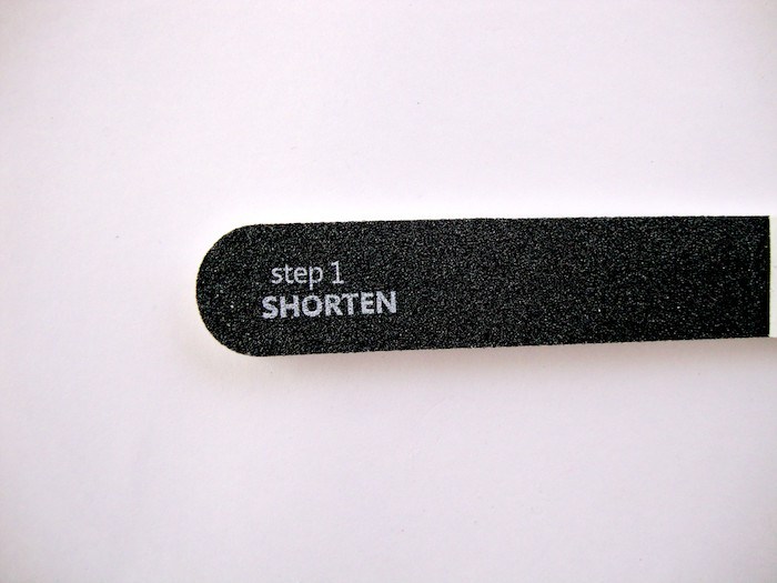 Essence Studio Nails Professional 4 in 1 Nail File step 1