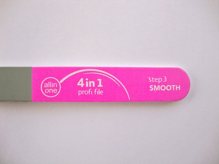 Essence Studio Nails Professional 4 in 1 Nail File step 3