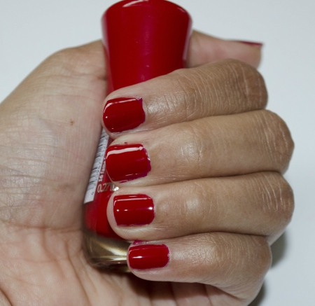 Essence The Gel Nail Polish - 16 Fame Fatal Review