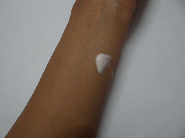 Its Skin Collagen Nutrition Cream swatch on hand