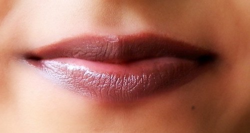 LA Colors Lipstick Matte Fudge swatch on lips