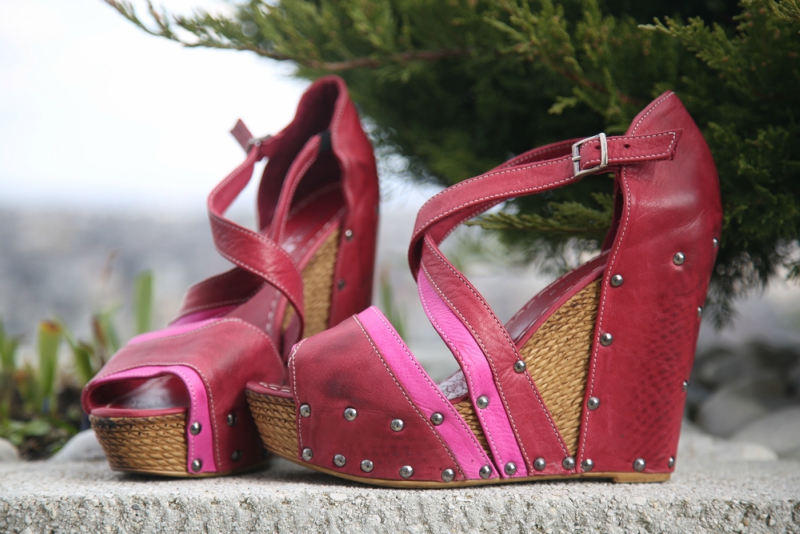Pink open wedge shoe outdoor