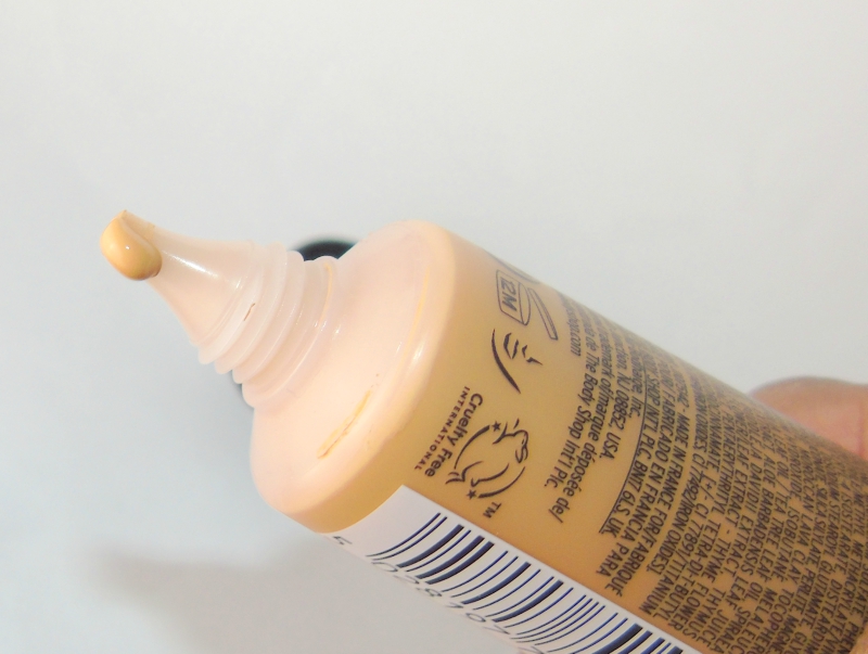 The Body Shop Matte Clay Skin Clarifying Foundation Review Nozzle