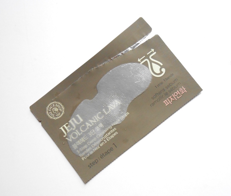 The Face Shop Jeju Volcanic Lava 3 Step Deep Cleansing Nose Strips step 1