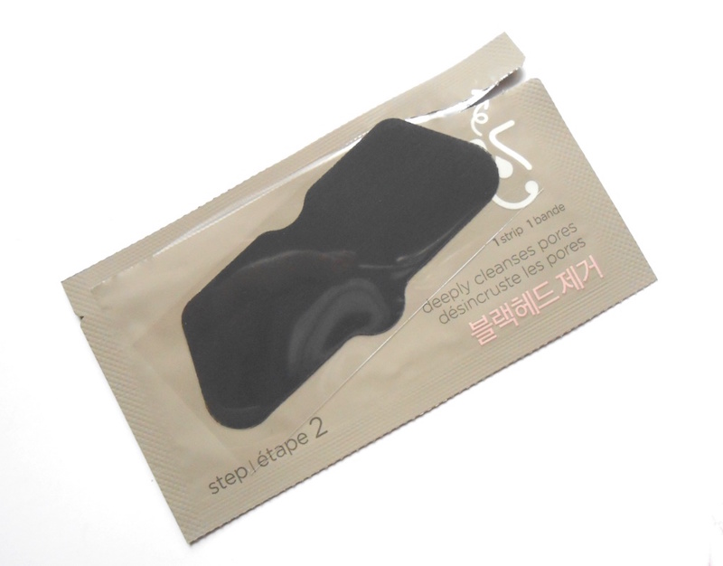 The Face Shop Jeju Volcanic Lava 3 Step Deep Cleansing Nose Strips step 2
