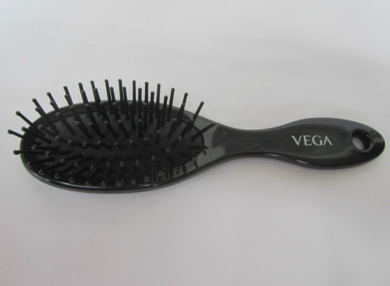 Vega Eye Glam Kajal Review Brush