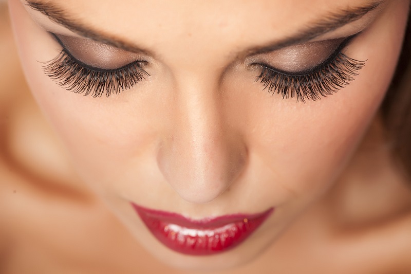 Ways To Promote Natural Eyelash Growth