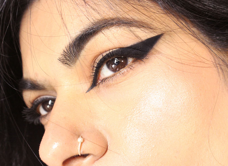 long graphic winged eyeliner 1