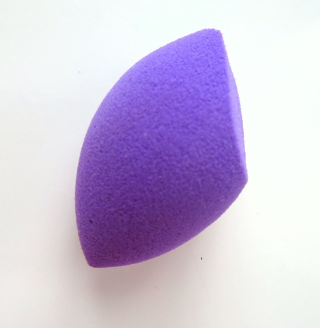 Real Techniques 2 Miracle Mini Eraser Sponges shape